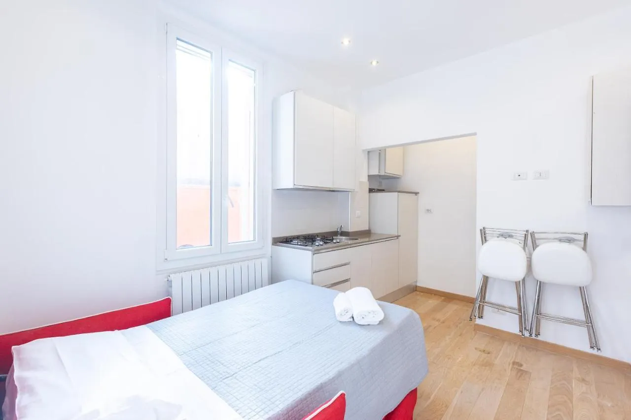Garisenda, Bologna By Short Holidays