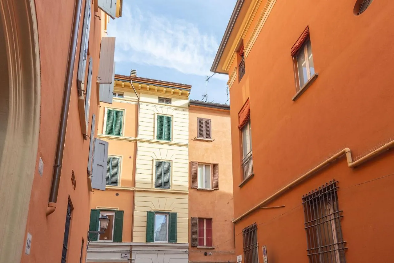 Garisenda, Bologna By Short Holidays Italia